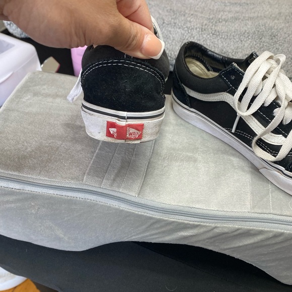 Vans womens size 7.5 mens 6.0. Worn needs a good cleaning. - Picture 5 of 8